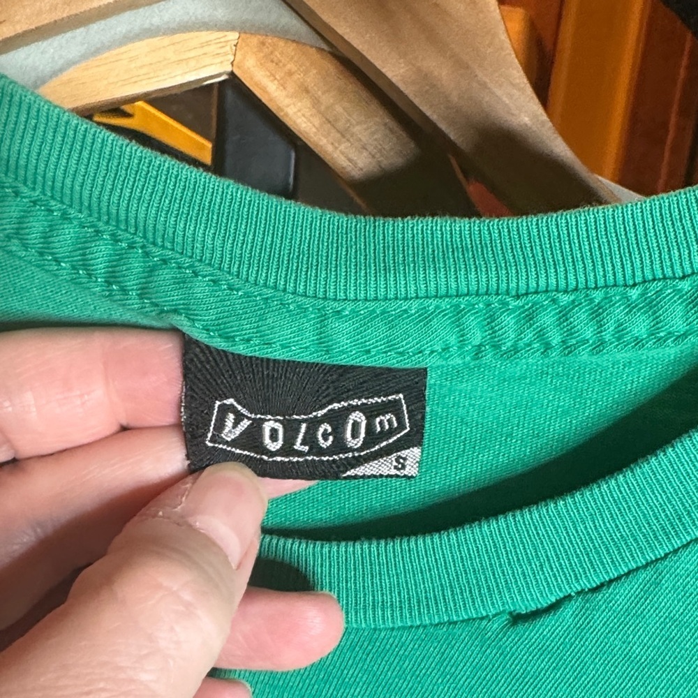Vintage Y2K Volcom Kelly Green Graphic Tee The Volcom Stone Skate Shirt Small - Picture 3 of 10